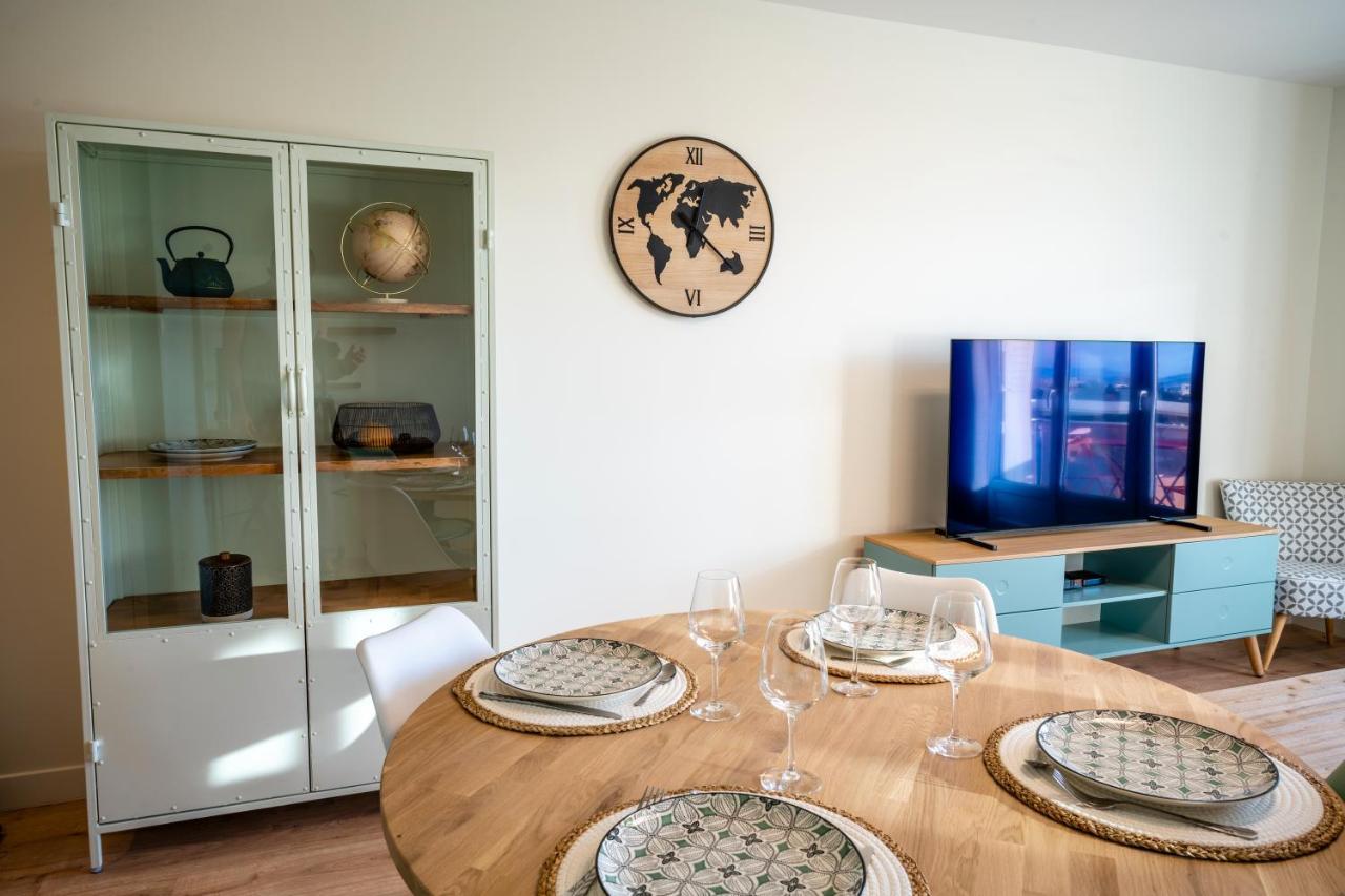Ferienwohnung T2 De Standing Climatise Avec Parking Prive, Tram T2 T5, Hopitaux Est Bron Exterior foto
