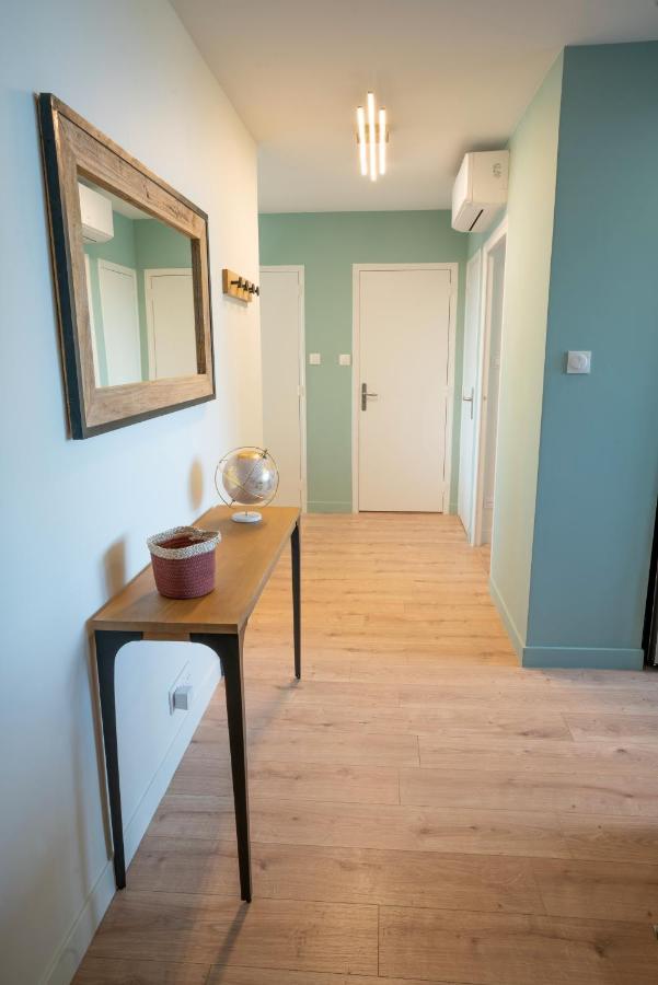 Ferienwohnung T2 De Standing Climatise Avec Parking Prive, Tram T2 T5, Hopitaux Est Bron Exterior foto
