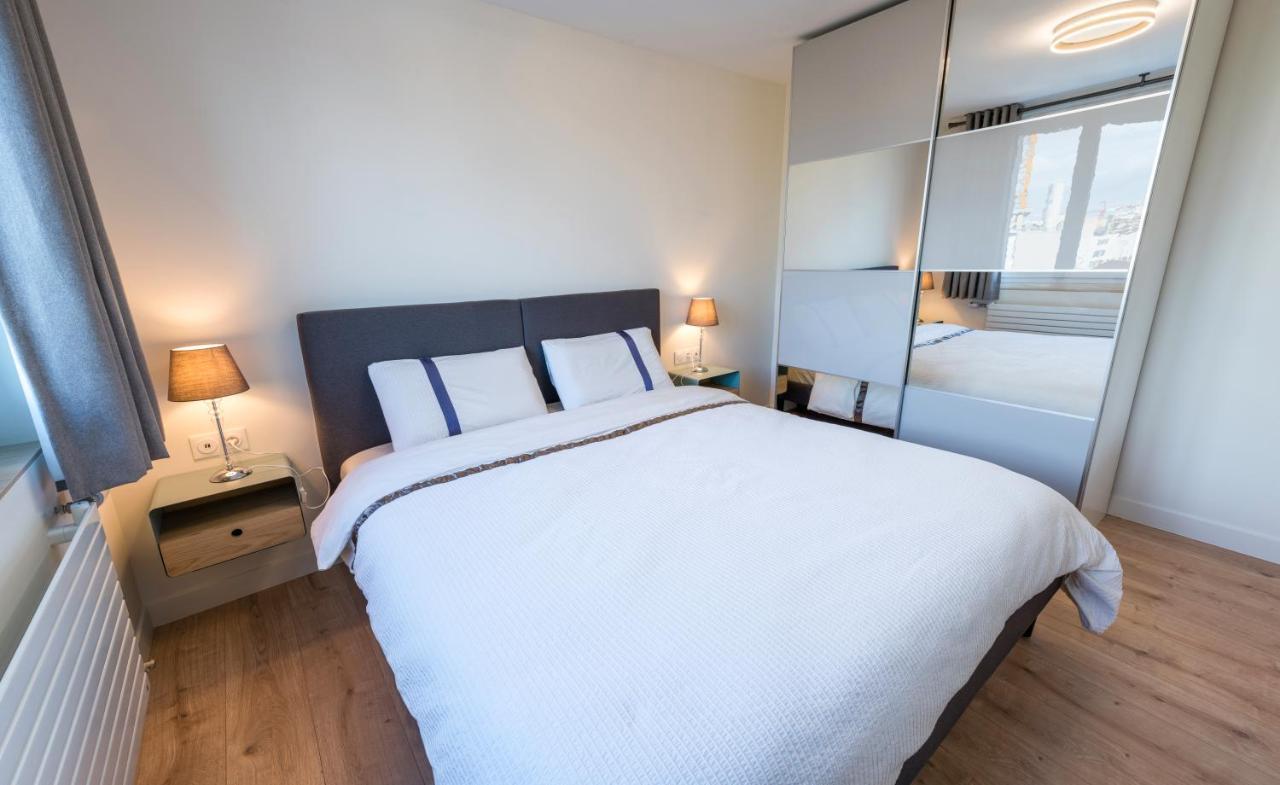 Ferienwohnung T2 De Standing Climatise Avec Parking Prive, Tram T2 T5, Hopitaux Est Bron Exterior foto