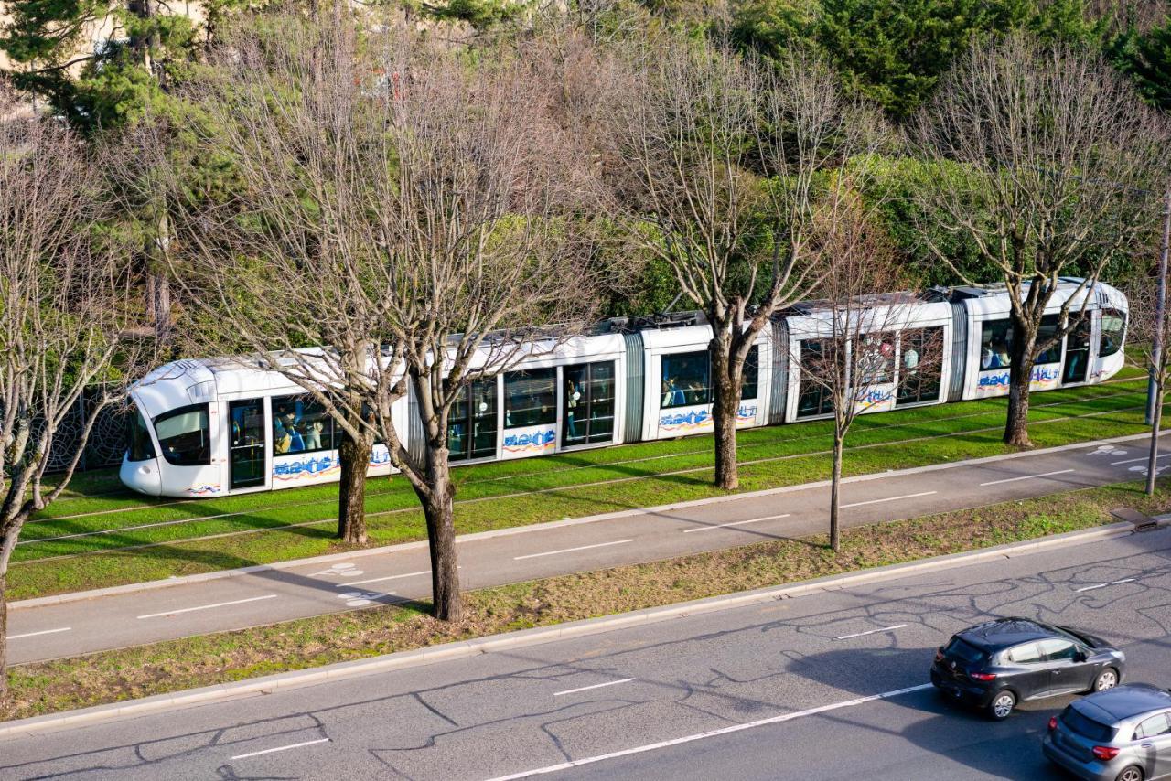 Ferienwohnung T2 De Standing Climatise Avec Parking Prive, Tram T2 T5, Hopitaux Est Bron Exterior foto